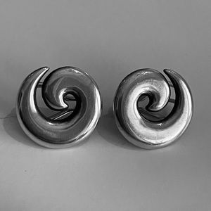 RETIRED James Avery Swirl Earrings